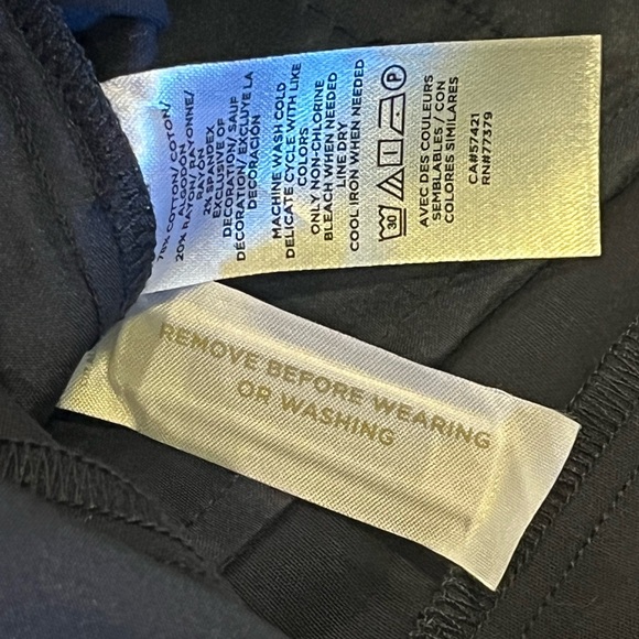 Ann Taylor navy blue shorts with white scalloped trim and side zip. NWT Size 4 - Picture 15 of 15